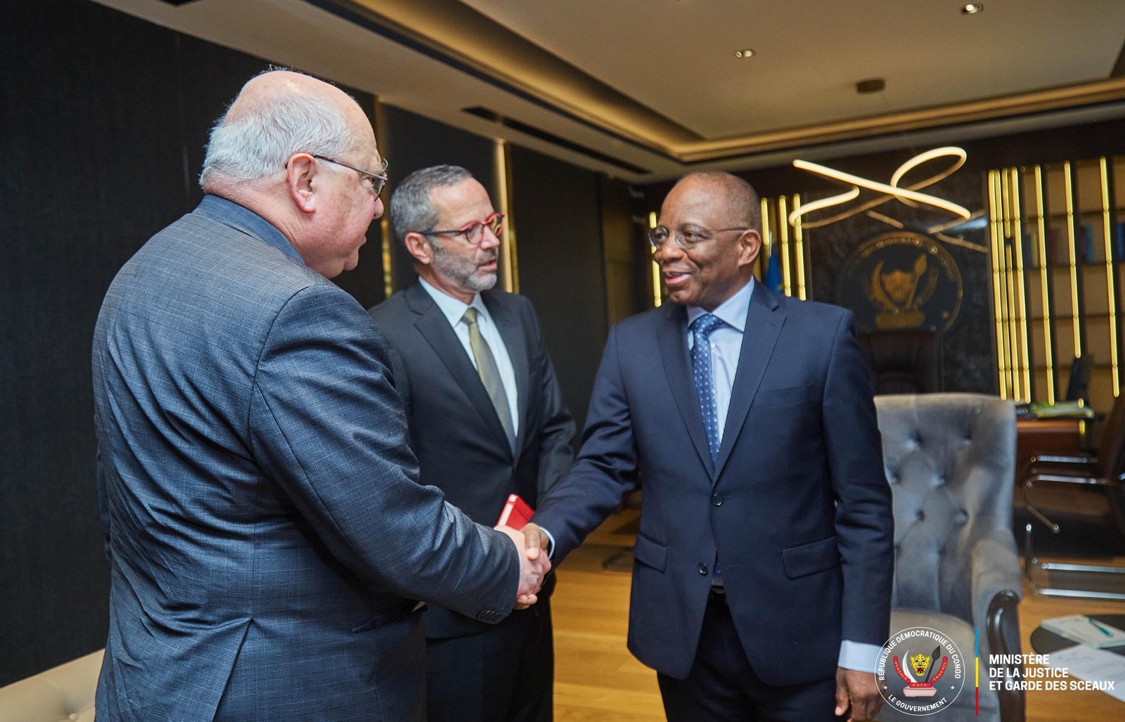 Questions religieuses au ministère de la Justice : un diplomate français en mission d’échanges chez le Ministre d’Etat Guillaume Ngefa 11 Jus2