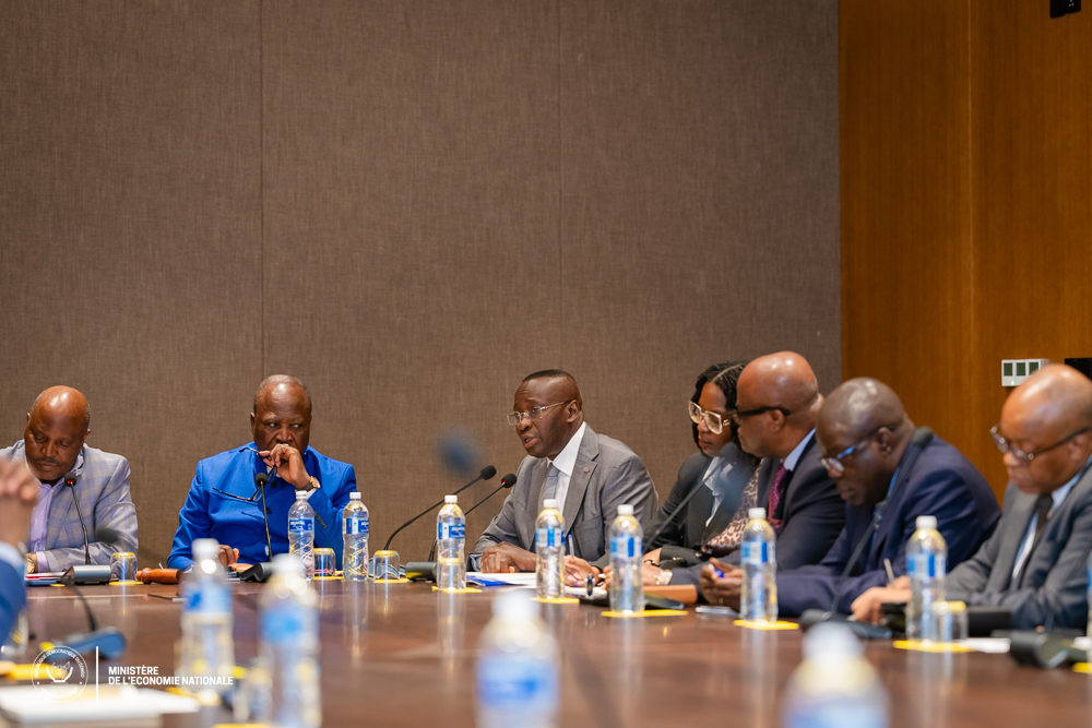 Fin du mystère pétrolier : Le VPM Daniel Mukoko rassure le Sénat sur les contributions au Trésor 13 Muk1 1