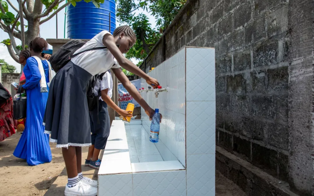 Protection contre Ebola en milieu scolaire : le ministère de l’Éducation renforce les mesures préventives dans les écoles de la RDC 10 WhatsApp Image 2024 11 25 at 13.44.22 4 jpeg 1030x644 1