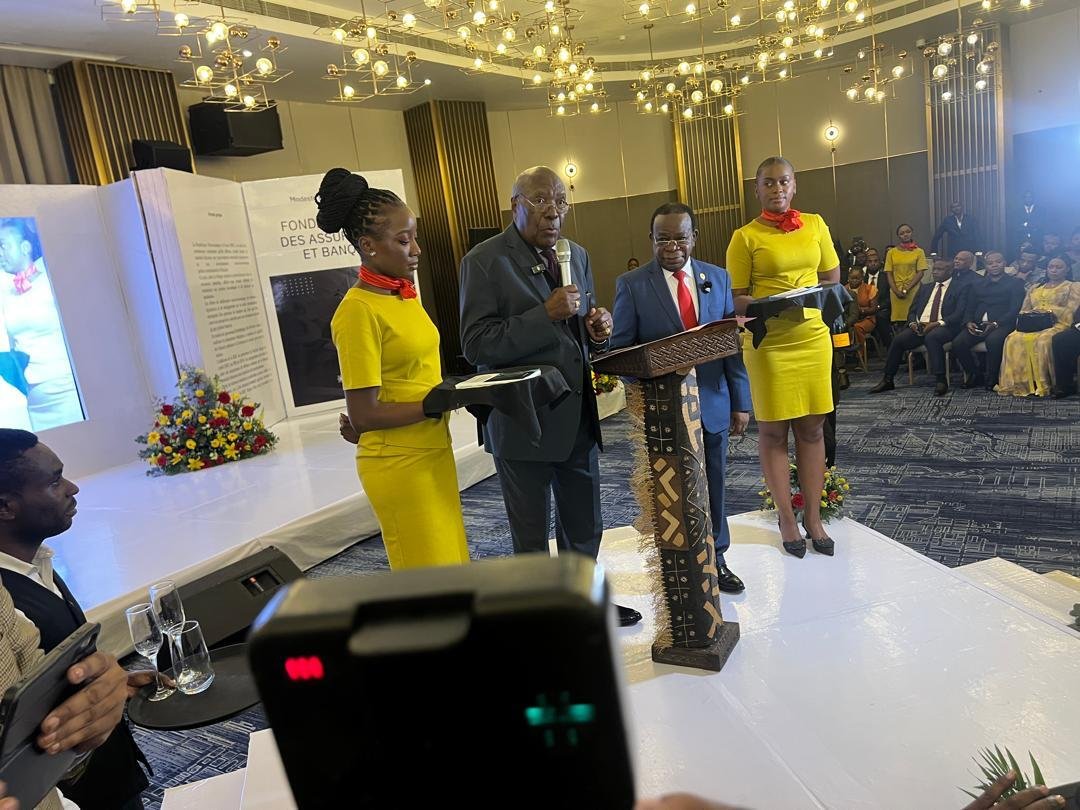 Deux ouvrages des maîtres présentés au public - Quand philosophie et finance se rencontrent : Kambayi Bwatshia et Bahati Lukwebo repensent l’avenir de la RDC 15 Baha1