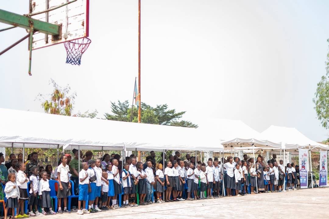 Kinshasa : « Les Amis de Patrick Muyaya » redonnent le sourire aux élèves de 25 écoles de la FUNA avec 1.000 kits scolaires 27 Kit4 1